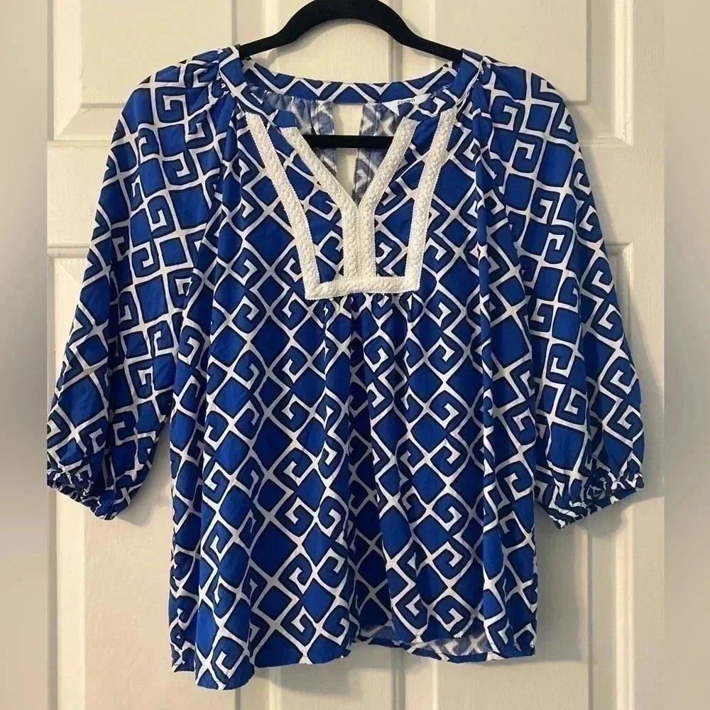 Crown & Ivy Top Womens Blue Geometric Crochet Trim 3/4 Bell Sleeve Petite Small